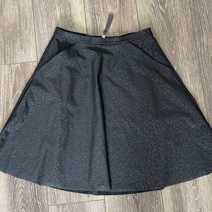 Black lululemon skirt. Size 6. Only worn a couple of times
